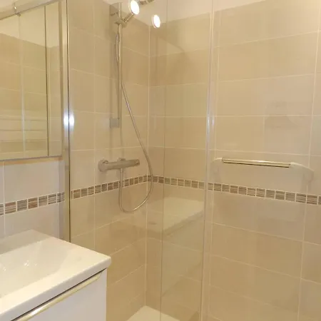Le Lavandou, 2 Pieces, 4 Personnes - Fr-1-713-5 *