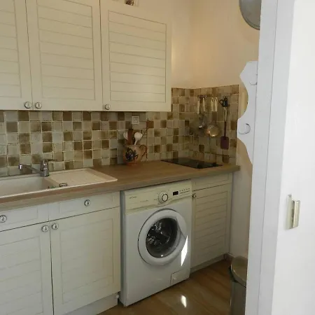 Le Lavandou, 2 Pieces, 4 Personnes - Fr-1-713-5 *